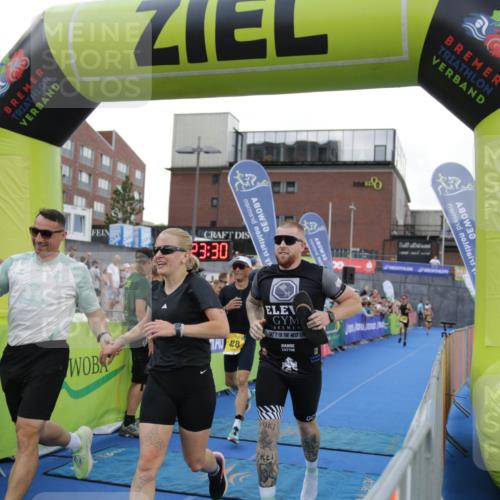 10.08.2025 - GEWOBA Citytriathlon Bremen H.Heesch http://msf.ph/oto/8539912 10.08.2025 11:27:06 Ziel 71, 239, 426, 428, 473 meine-sportfotos.de