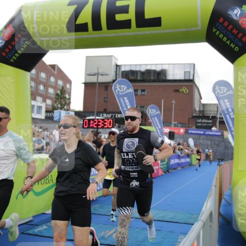 10.08.2025 - GEWOBA Citytriathlon Bremen H.Heesch http://msf.ph/oto/8539913 10.08.2025 11:27:07 Ziel 71, 239, 349, 428, 473 meine-sportfotos.de