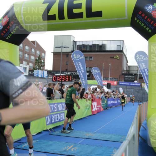 10.08.2025 - GEWOBA Citytriathlon Bremen H.Heesch http://msf.ph/oto/8539914 10.08.2025 11:27:07 Ziel 71, 239, 349, 428, 473 meine-sportfotos.de