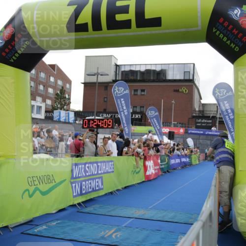 10.08.2025 - GEWOBA Citytriathlon Bremen H.Heesch http://msf.ph/oto/8539917 10.08.2025 11:27:45 Ziel 430 meine-sportfotos.de