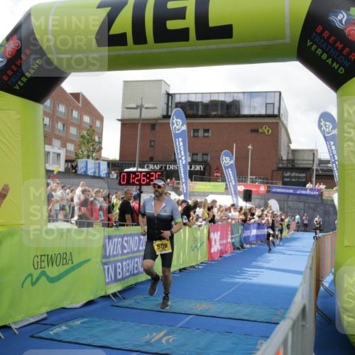 10.08.2025 - GEWOBA Citytriathlon Bremen H.Heesch http://msf.ph/oto/8539935 10.08.2025 11:30:12 Ziel 393, 508 meine-sportfotos.de