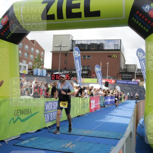 10.08.2025 - GEWOBA Citytriathlon Bremen H.Heesch http://msf.ph/oto/8539936 10.08.2025 11:30:12 Ziel 393, 508 meine-sportfotos.de