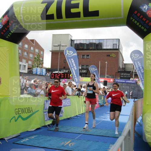 10.08.2025 - GEWOBA Citytriathlon Bremen H.Heesch http://msf.ph/oto/8539944 10.08.2025 11:30:47 Ziel 97, 163, 371, 408 meine-sportfotos.de