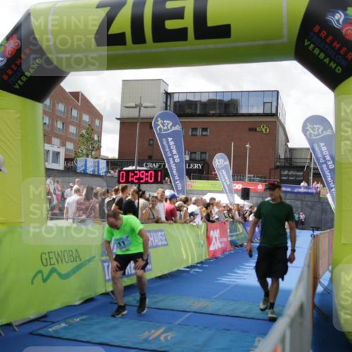 10.08.2025 - GEWOBA Citytriathlon Bremen H.Heesch http://msf.ph/oto/8539959 10.08.2025 11:32:38 Ziel 11, 77, 137, 356, 400 meine-sportfotos.de