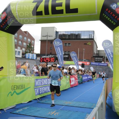 10.08.2025 - GEWOBA Citytriathlon Bremen H.Heesch http://msf.ph/oto/8539960 10.08.2025 11:33:07 Ziel 358, 421 meine-sportfotos.de