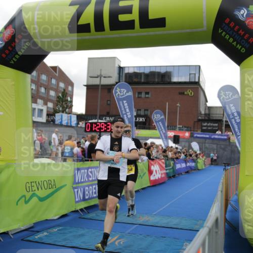 10.08.2025 - GEWOBA Citytriathlon Bremen H.Heesch http://msf.ph/oto/8539961 10.08.2025 11:33:10 Ziel 1, 123, 358, 421 meine-sportfotos.de