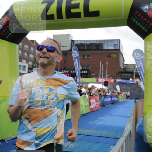 10.08.2025 - GEWOBA Citytriathlon Bremen H.Heesch http://msf.ph/oto/8539967 10.08.2025 11:34:43 Ziel 165 meine-sportfotos.de