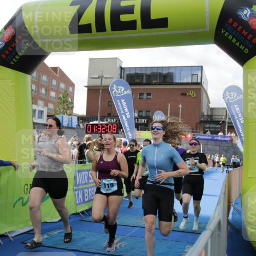 10.08.2025 - GEWOBA Citytriathlon Bremen H.Heesch http://msf.ph/oto/8539970 10.08.2025 11:35:45 Ziel 115, 247 meine-sportfotos.de