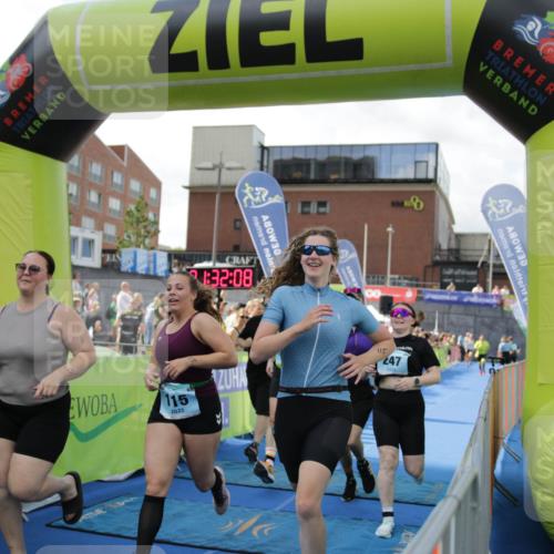 10.08.2025 - GEWOBA Citytriathlon Bremen H.Heesch http://msf.ph/oto/8539972 10.08.2025 11:35:45 Ziel 115, 247 meine-sportfotos.de