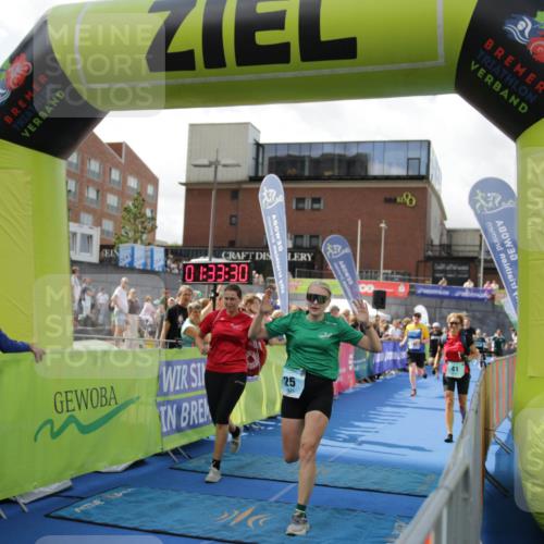 10.08.2025 - GEWOBA Citytriathlon Bremen H.Heesch http://msf.ph/oto/8539994 10.08.2025 11:37:07 Ziel 41, 461, 504 meine-sportfotos.de