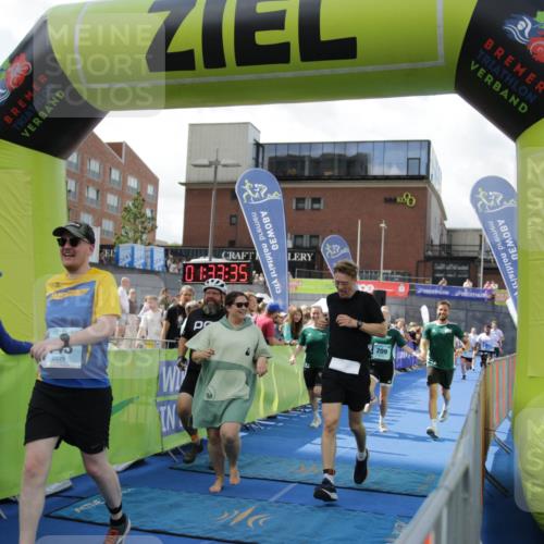 10.08.2025 - GEWOBA Citytriathlon Bremen H.Heesch http://msf.ph/oto/8540001 10.08.2025 11:37:12 Ziel 25, 41, 143, 209, 461 meine-sportfotos.de