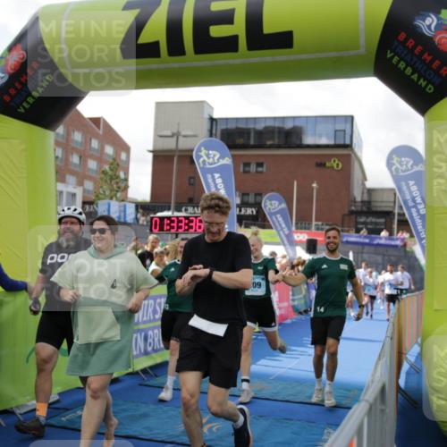 10.08.2025 - GEWOBA Citytriathlon Bremen H.Heesch http://msf.ph/oto/8540002 10.08.2025 11:37:12 Ziel 25, 41, 143, 209, 461 meine-sportfotos.de