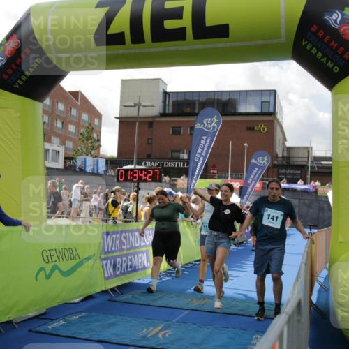 10.08.2025 - GEWOBA Citytriathlon Bremen H.Heesch http://msf.ph/oto/8540013 10.08.2025 11:38:04 Ziel 111, 141 meine-sportfotos.de
