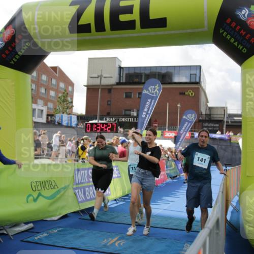 10.08.2025 - GEWOBA Citytriathlon Bremen H.Heesch http://msf.ph/oto/8540015 10.08.2025 11:38:04 Ziel 111, 141 meine-sportfotos.de