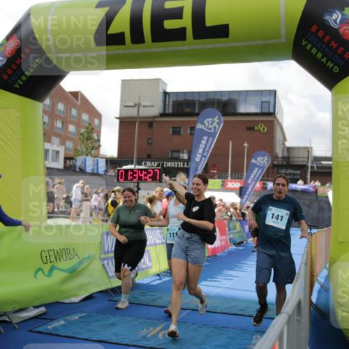 10.08.2025 - GEWOBA Citytriathlon Bremen H.Heesch http://msf.ph/oto/8540016 10.08.2025 11:38:04 Ziel 111, 141 meine-sportfotos.de