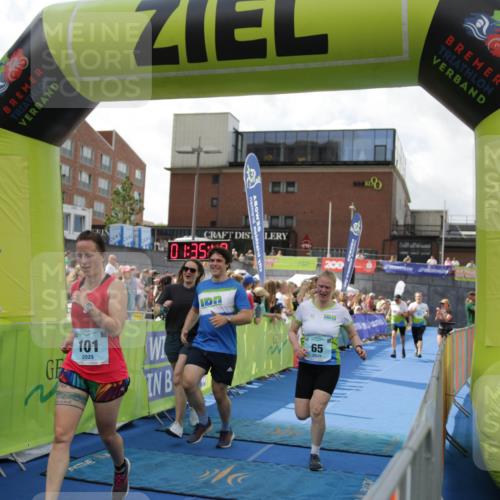 10.08.2025 - GEWOBA Citytriathlon Bremen H.Heesch http://msf.ph/oto/8540019 10.08.2025 11:39:17 Ziel 65, 101, 427 meine-sportfotos.de