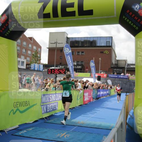 10.08.2025 - GEWOBA Citytriathlon Bremen H.Heesch http://msf.ph/oto/8540027 10.08.2025 11:40:20 Ziel 5, 448, 472 meine-sportfotos.de