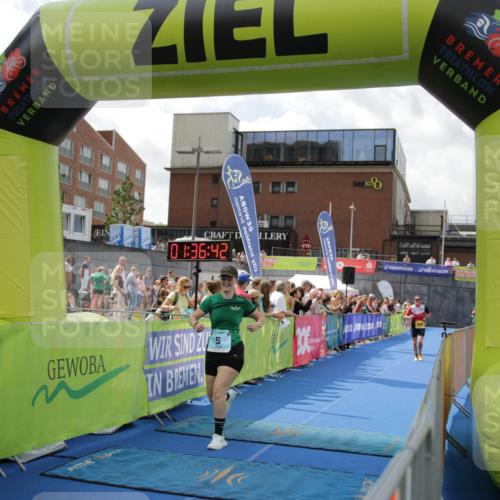 10.08.2025 - GEWOBA Citytriathlon Bremen H.Heesch http://msf.ph/oto/8540028 10.08.2025 11:40:20 Ziel 5, 448, 472 meine-sportfotos.de