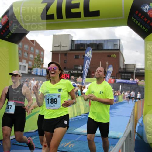 10.08.2025 - GEWOBA Citytriathlon Bremen H.Heesch http://msf.ph/oto/8540063 10.08.2025 11:41:41 Ziel 15, 59, 189, 197, 444 meine-sportfotos.de