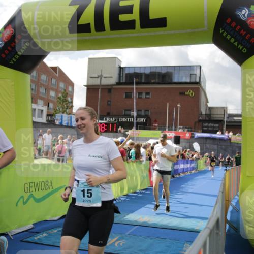 10.08.2025 - GEWOBA Citytriathlon Bremen H.Heesch http://msf.ph/oto/8540086 10.08.2025 11:41:48 Ziel 15, 189, 197 meine-sportfotos.de