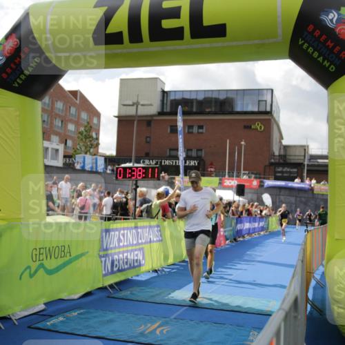 10.08.2025 - GEWOBA Citytriathlon Bremen H.Heesch http://msf.ph/oto/8540090 10.08.2025 11:41:48 Ziel 15, 189, 197 meine-sportfotos.de