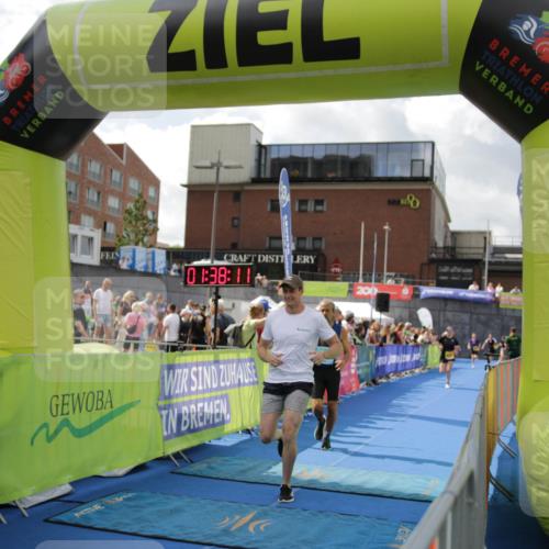 10.08.2025 - GEWOBA Citytriathlon Bremen H.Heesch http://msf.ph/oto/8540092 10.08.2025 11:41:48 Ziel 15, 189, 197 meine-sportfotos.de
