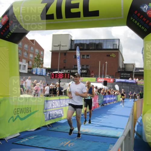 10.08.2025 - GEWOBA Citytriathlon Bremen H.Heesch http://msf.ph/oto/8540093 10.08.2025 11:41:48 Ziel 15, 189, 197 meine-sportfotos.de