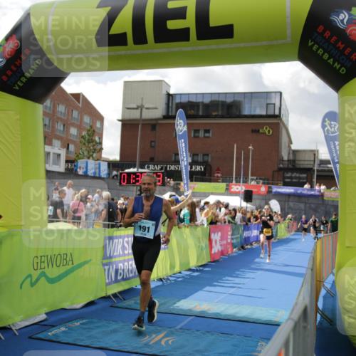 10.08.2025 - GEWOBA Citytriathlon Bremen H.Heesch http://msf.ph/oto/8540100 10.08.2025 11:41:50 Ziel 15, 189, 191, 197 meine-sportfotos.de