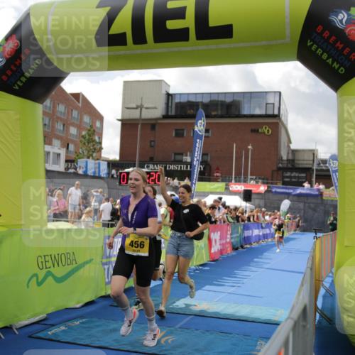 10.08.2025 - GEWOBA Citytriathlon Bremen H.Heesch http://msf.ph/oto/8540123 10.08.2025 11:41:57 Ziel 191, 440, 451, 456 meine-sportfotos.de