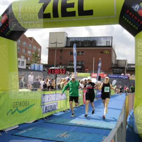 10.08.2025 - GEWOBA Citytriathlon Bremen H.Heesch http://msf.ph/oto/8540143 10.08.2025 11:42:30 Ziel 235 meine-sportfotos.de