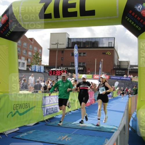 10.08.2025 - GEWOBA Citytriathlon Bremen H.Heesch http://msf.ph/oto/8540146 10.08.2025 11:42:30 Ziel 235 meine-sportfotos.de