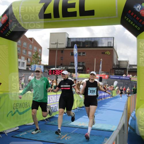 10.08.2025 - GEWOBA Citytriathlon Bremen H.Heesch http://msf.ph/oto/8540149 10.08.2025 11:42:31 Ziel 235, 476 meine-sportfotos.de