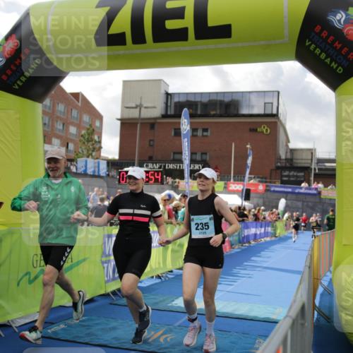 10.08.2025 - GEWOBA Citytriathlon Bremen H.Heesch http://msf.ph/oto/8540151 10.08.2025 11:42:31 Ziel 235, 476 meine-sportfotos.de