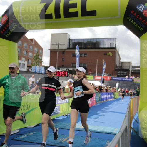 10.08.2025 - GEWOBA Citytriathlon Bremen H.Heesch http://msf.ph/oto/8540152 10.08.2025 11:42:31 Ziel 235, 476 meine-sportfotos.de