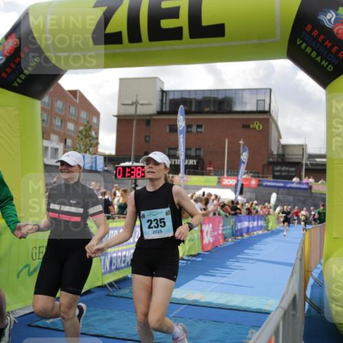 10.08.2025 - GEWOBA Citytriathlon Bremen H.Heesch http://msf.ph/oto/8540154 10.08.2025 11:42:31 Ziel 235, 476 meine-sportfotos.de