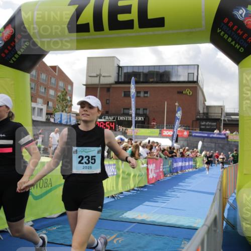 10.08.2025 - GEWOBA Citytriathlon Bremen H.Heesch http://msf.ph/oto/8540156 10.08.2025 11:42:31 Ziel 235, 476 meine-sportfotos.de