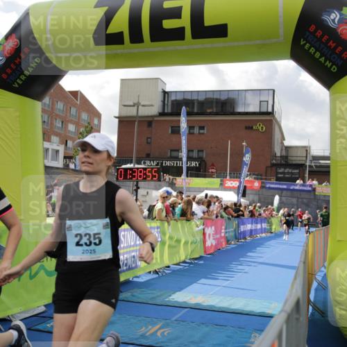 10.08.2025 - GEWOBA Citytriathlon Bremen H.Heesch http://msf.ph/oto/8540157 10.08.2025 11:42:32 Ziel 235, 476 meine-sportfotos.de