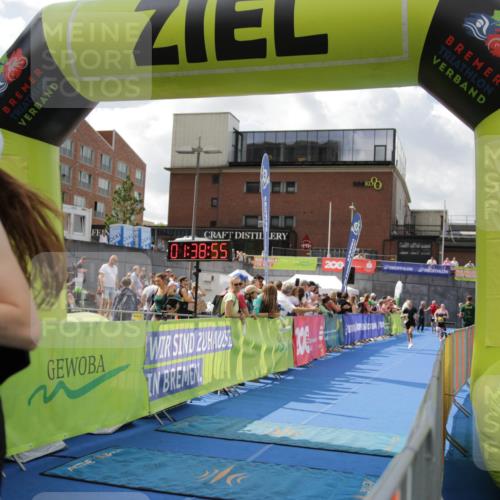 10.08.2025 - GEWOBA Citytriathlon Bremen H.Heesch http://msf.ph/oto/8540160 10.08.2025 11:42:32 Ziel 235, 476 meine-sportfotos.de