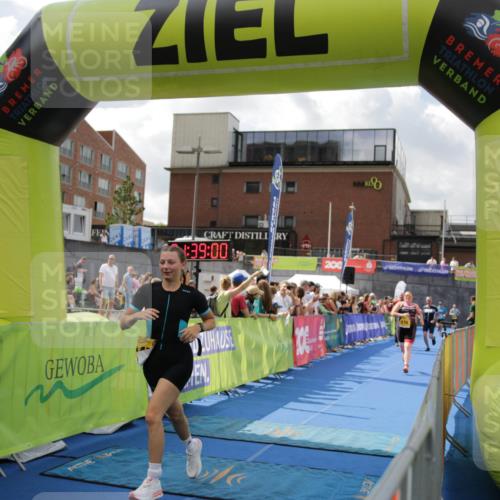 10.08.2025 - GEWOBA Citytriathlon Bremen H.Heesch http://msf.ph/oto/8540208 10.08.2025 11:42:37 Ziel 235, 447, 476 meine-sportfotos.de