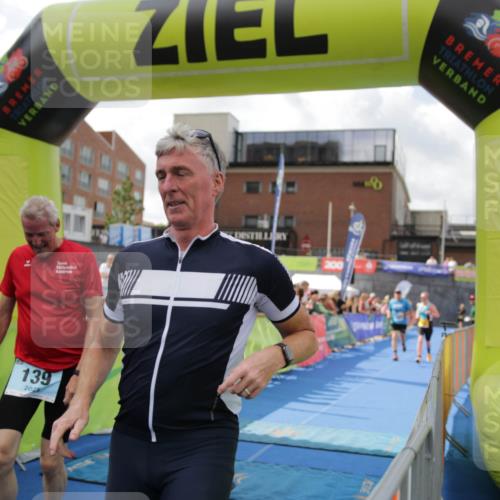 10.08.2025 - GEWOBA Citytriathlon Bremen H.Heesch http://msf.ph/oto/8540268 10.08.2025 11:42:43 Ziel 139, 447, 476 meine-sportfotos.de