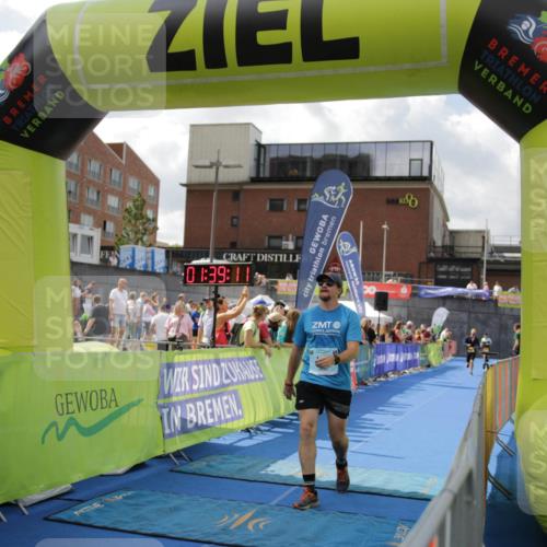 10.08.2025 - GEWOBA Citytriathlon Bremen H.Heesch http://msf.ph/oto/8540314 10.08.2025 11:42:48 Ziel 53, 139, 447, 463 meine-sportfotos.de