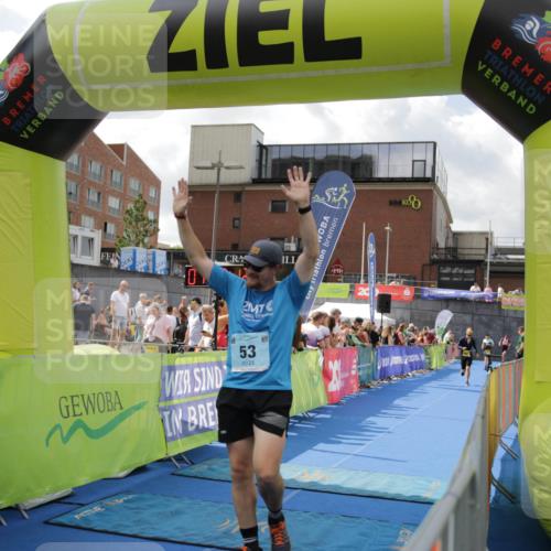 10.08.2025 - GEWOBA Citytriathlon Bremen H.Heesch http://msf.ph/oto/8540327 10.08.2025 11:42:49 Ziel 53, 139, 447, 463 meine-sportfotos.de
