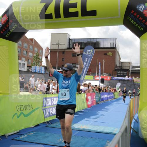 10.08.2025 - GEWOBA Citytriathlon Bremen H.Heesch http://msf.ph/oto/8540328 10.08.2025 11:42:49 Ziel 53, 139, 447, 463 meine-sportfotos.de