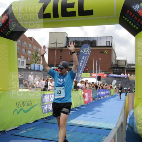 10.08.2025 - GEWOBA Citytriathlon Bremen H.Heesch http://msf.ph/oto/8540329 10.08.2025 11:42:49 Ziel 53, 139, 447, 463 meine-sportfotos.de