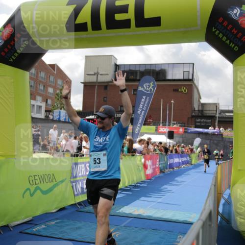 10.08.2025 - GEWOBA Citytriathlon Bremen H.Heesch http://msf.ph/oto/8540330 10.08.2025 11:42:49 Ziel 53, 139, 447, 463 meine-sportfotos.de