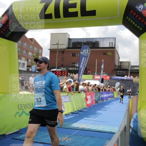 10.08.2025 - GEWOBA Citytriathlon Bremen H.Heesch http://msf.ph/oto/8540335 10.08.2025 11:42:50 Ziel 53, 139, 447, 463 meine-sportfotos.de