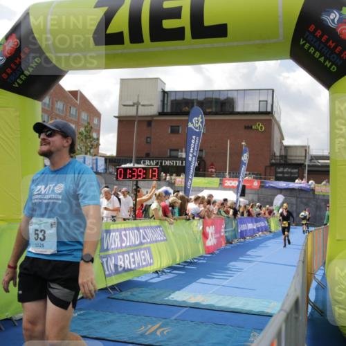 10.08.2025 - GEWOBA Citytriathlon Bremen H.Heesch http://msf.ph/oto/8540338 10.08.2025 11:42:50 Ziel 53, 139, 447, 463 meine-sportfotos.de