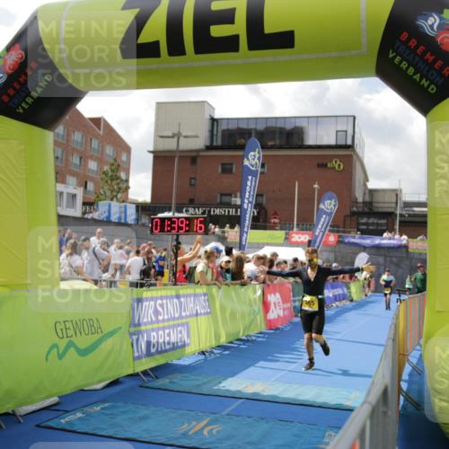 10.08.2025 - GEWOBA Citytriathlon Bremen H.Heesch http://msf.ph/oto/8540365 10.08.2025 11:42:53 Ziel 53, 139, 355, 463 meine-sportfotos.de