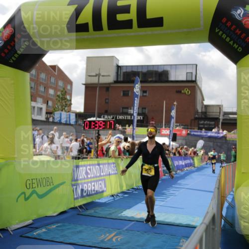 10.08.2025 - GEWOBA Citytriathlon Bremen H.Heesch http://msf.ph/oto/8540373 10.08.2025 11:42:54 Ziel 53, 355, 463 meine-sportfotos.de