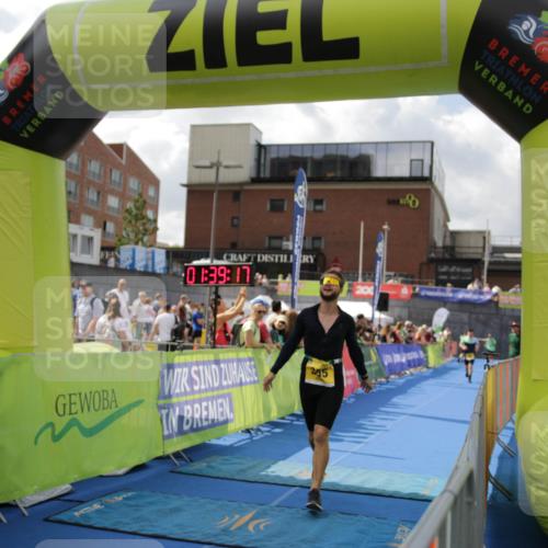 10.08.2025 - GEWOBA Citytriathlon Bremen H.Heesch http://msf.ph/oto/8540374 10.08.2025 11:42:54 Ziel 53, 355, 463 meine-sportfotos.de